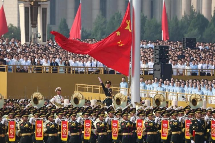 国家举重队天安门广场观看升旗仪式 国家举重队天安门广场观看升旗仪式